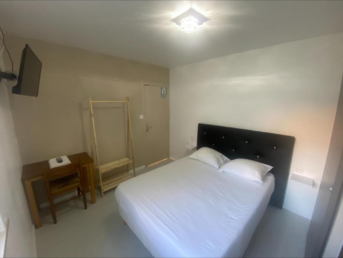 California Hotel Maretz Eksteriør billede